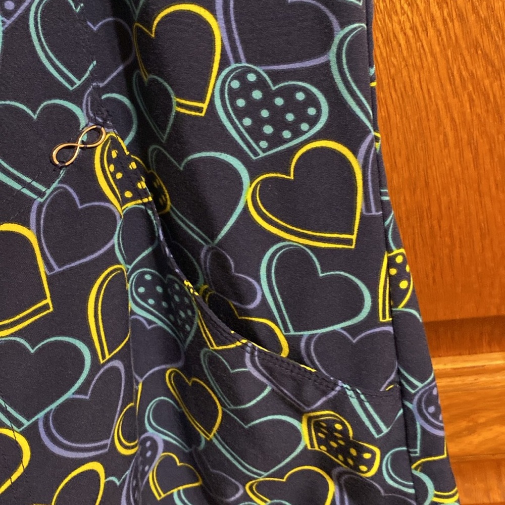 Cherokee Infinity Scrub Top. Excellent condition. - Picture 3 of 5
